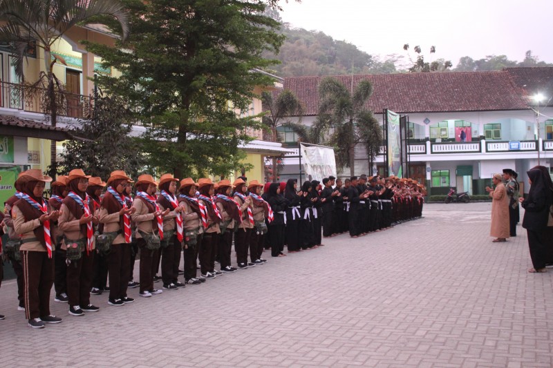 Pondok Pesantren Darussalam Rajapolah Tasikmalaya mengikuti Mukhoyam Akbar di punceling pass Ciwidey