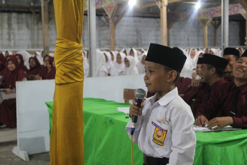 Kuliah Umum Pekan Perkenalan Khutbatu L `arsy Pondok Pesantren