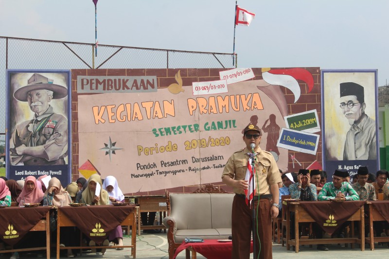 Bapak Pimpinan Pondok Pesantren Darussalam Rajapolah Tasikmalaya ...