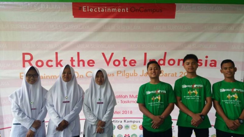 Menghadiri kegiatan Rock The Vote Indonesia di Kampus IAILM Suryalaya