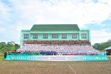 Foto bersama Keluarga Besar PP Darussalam 2016