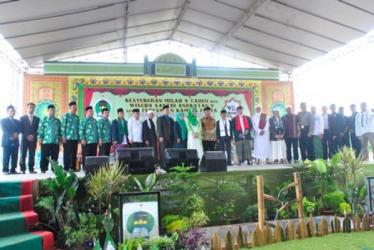 Foto bersama Pimpinan Pondok dengan Tamu Undangan