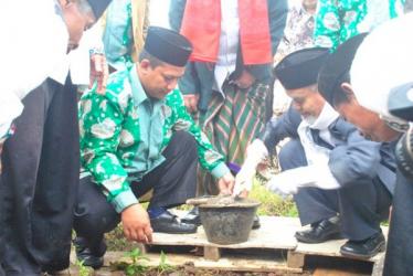 Peletakan batu pertama Masjid PP. Darussalam Putra