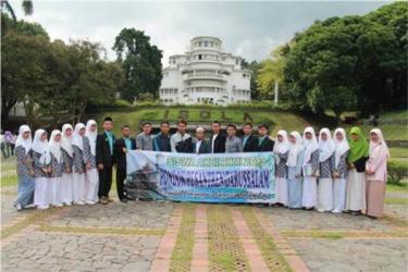 Rihlah Tarbawiyyah Siswa Akhir KMI ke UPI Bandung