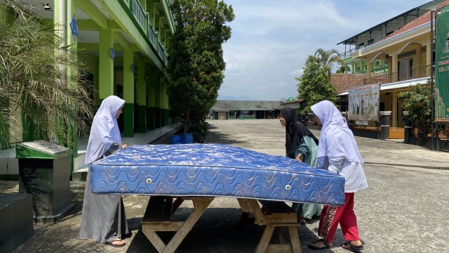 Santriat Mukimat Bersih Bersih Pondok