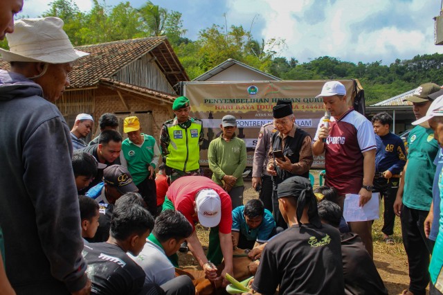 Penyembelihan Hewan Qurban Pada Idul Adha H Pondok Pesantren