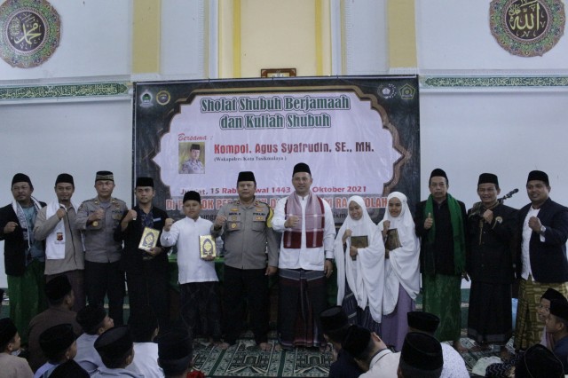 Shalat Shubuh Berjamah dan Kuliah Shubuh bersama Wakapolres Tasikmalaya Kota Kompol H Agus Safrudin,SE.MH